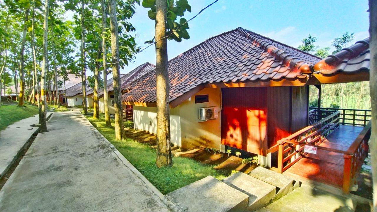 Kasuari Exotic Resort Magelang Exterior photo