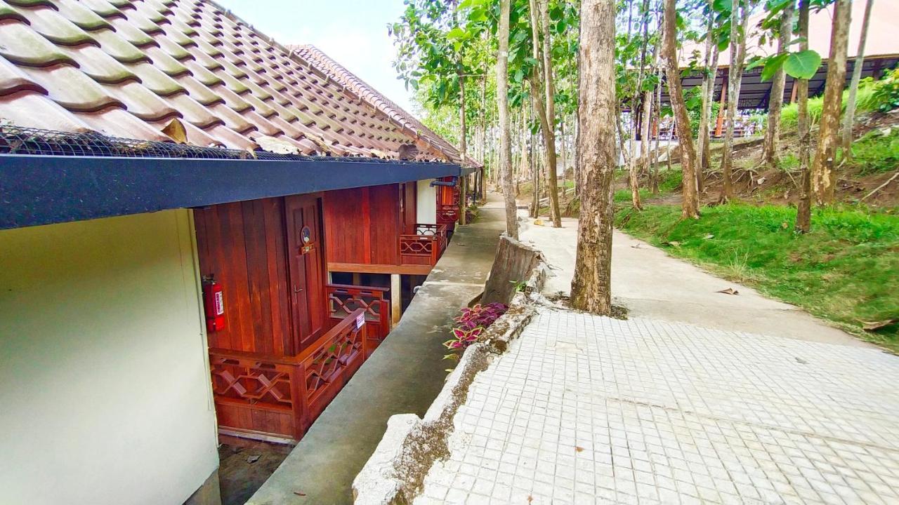 Kasuari Exotic Resort Magelang Exterior photo